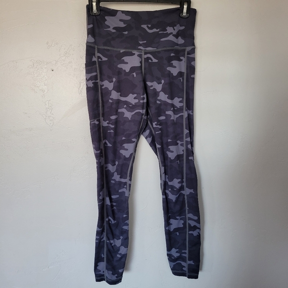 Fety Women's Medium Blue Camo Leggings Athletic Activewear Athleisure 27" Inseam - Picture 1 of 7
